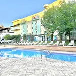 Sunny Sea - Menada Apartment