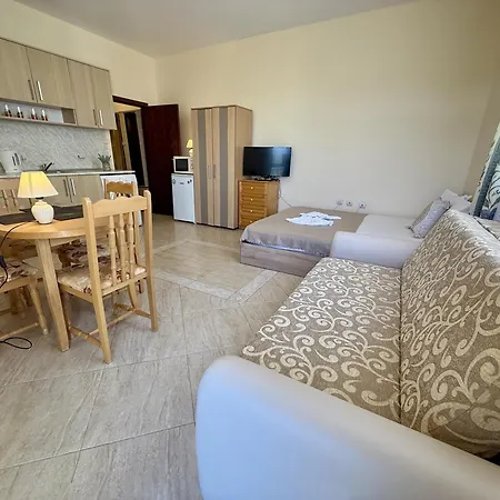 Sunny Sea - Menada Apartment *