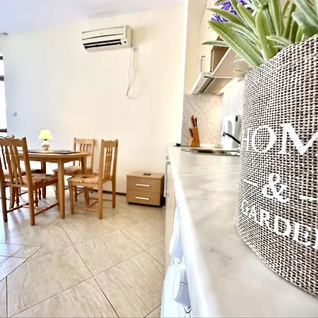 Sunny Sea - Menada סאני ביץ'